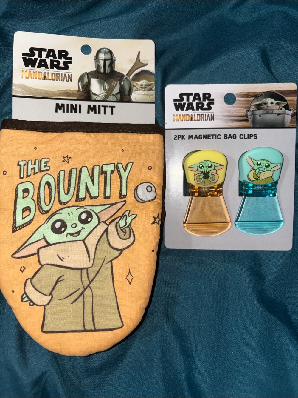 Yoda - Star Wars Kitchen Gift Set - Mini Mitt & Magnetic Bag Clips - May the 4th